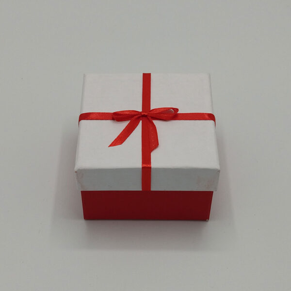 جعبه-کادو-کوچک-سفید-قرمز-01